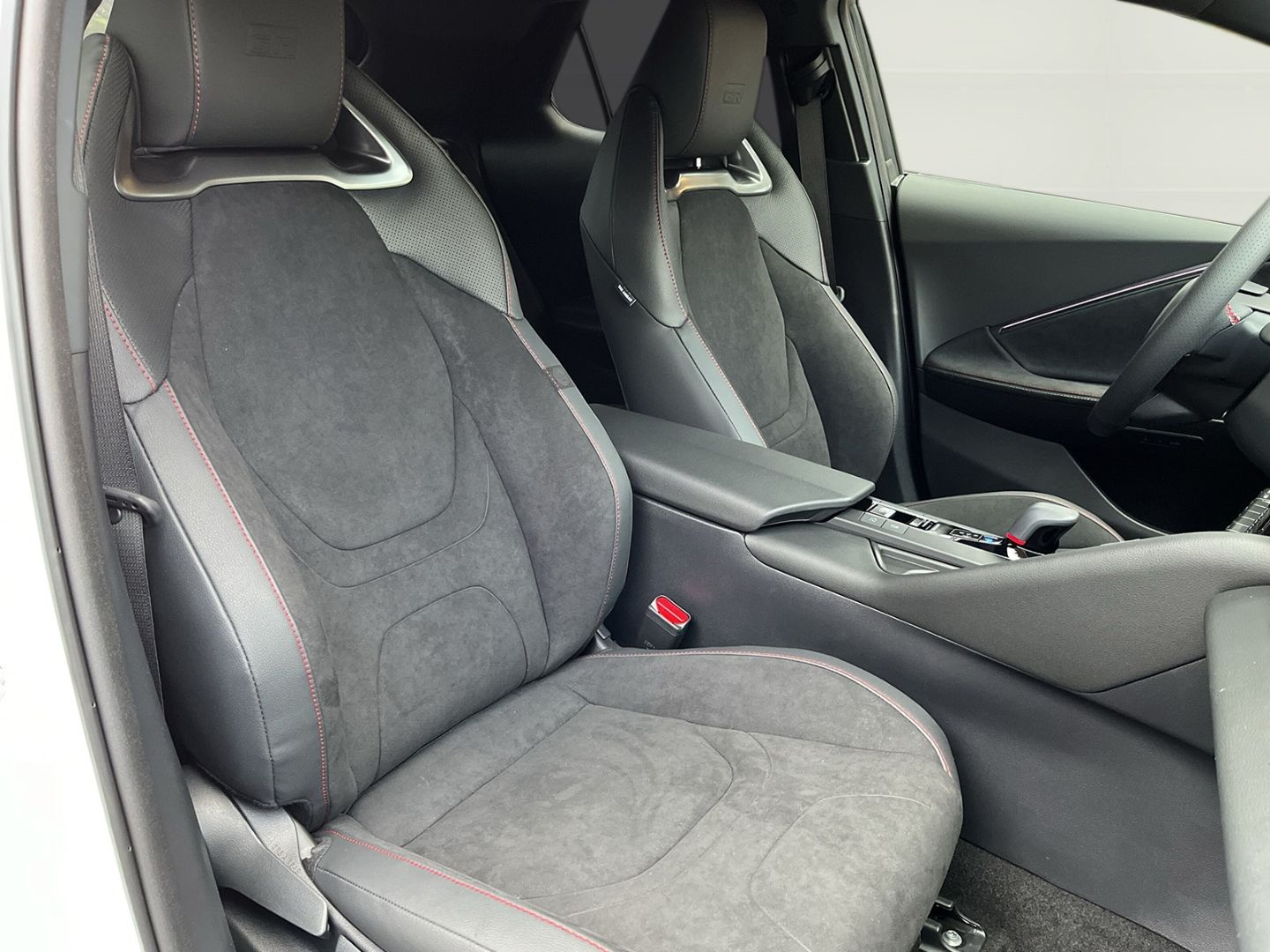 Toyota C-HR Hybrid GR SPORT Premiere 4x4 - Samsaru's Car Outlet