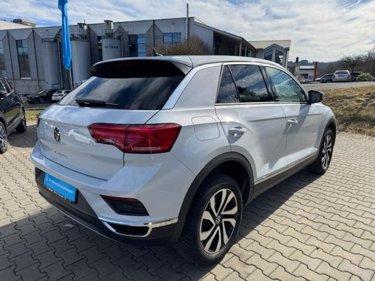 Volkswagen T-Roc Active 1.0 l TSI - Samsaru's Car Outlet