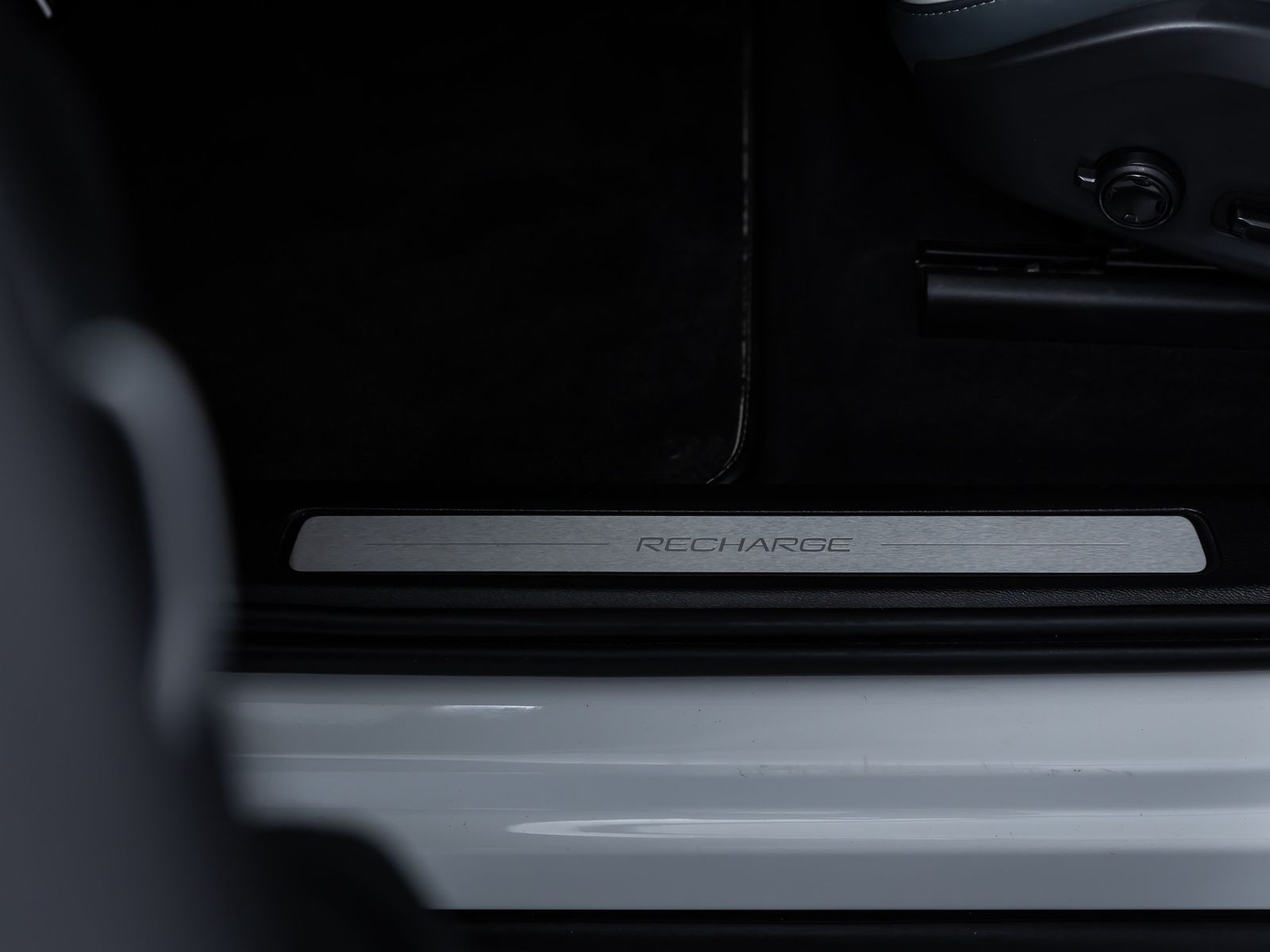 Volvo XC60 R Design Recharge *LED*STDHZ*AHK*360°