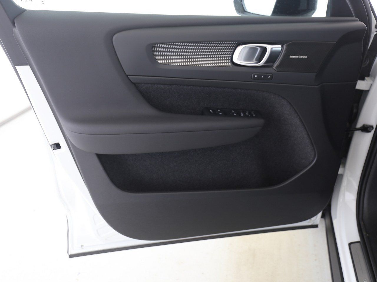Volvo XC40 B4 Autom. Ultra Dark - Samsaru's Car Outlet