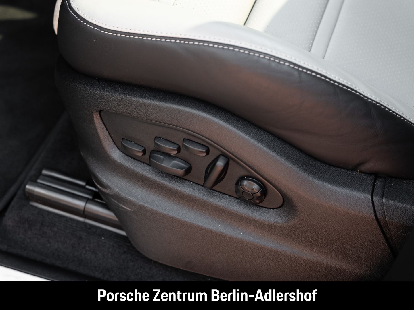 Porsche Cayenne E-Hybrid Coupe Panoramadach Luftfederung