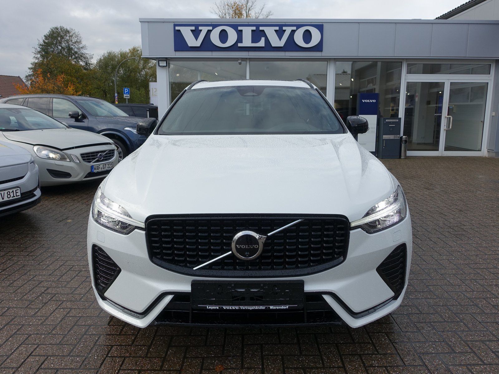 Volvo XC60 Plus B5 AWD/Four-C/AHK/HeadUp/360°Cam/Pano