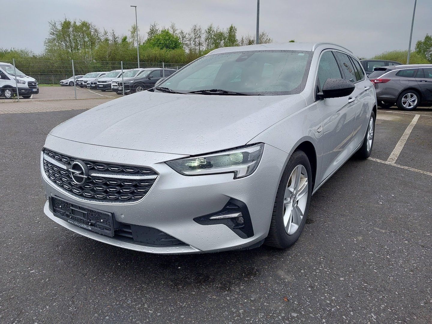 Opel Insignia B Sports Tourer Business - Samsaru's Car Outlet