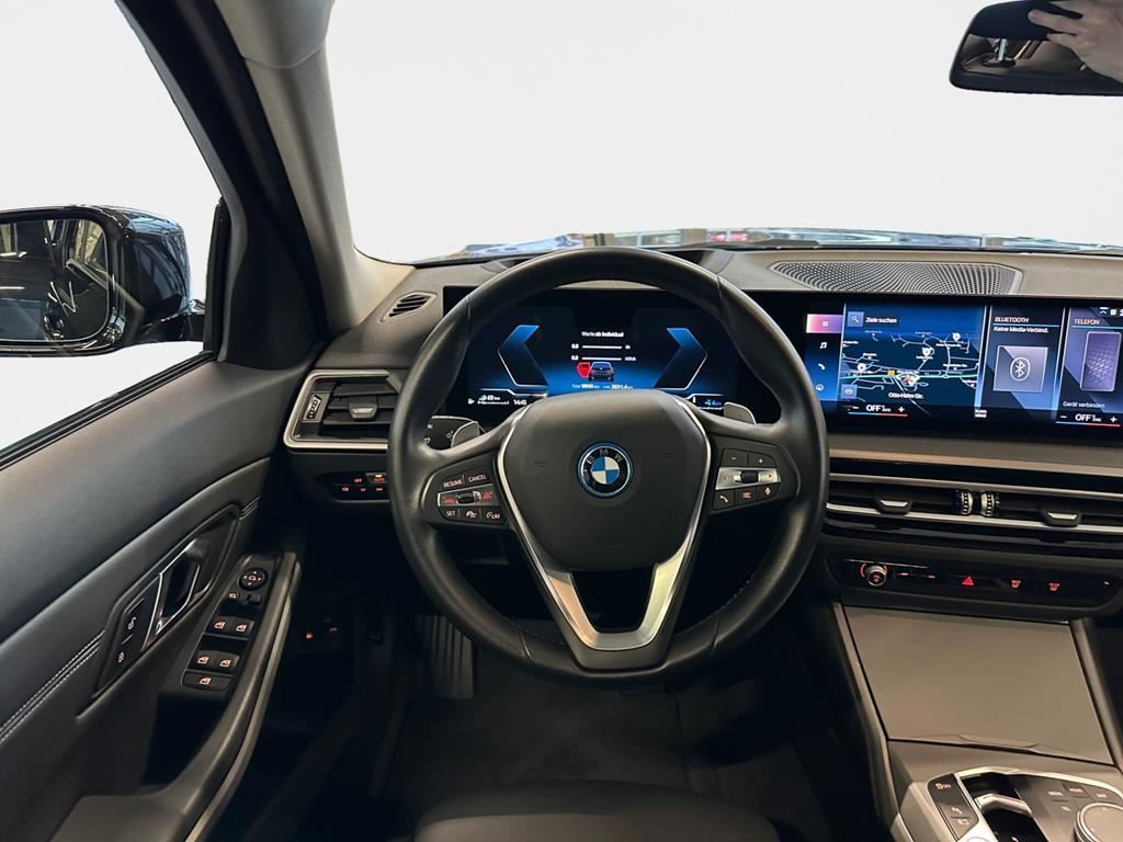 BMW 330e Touring xDrive AHK+ACC+Innovation+SHZ