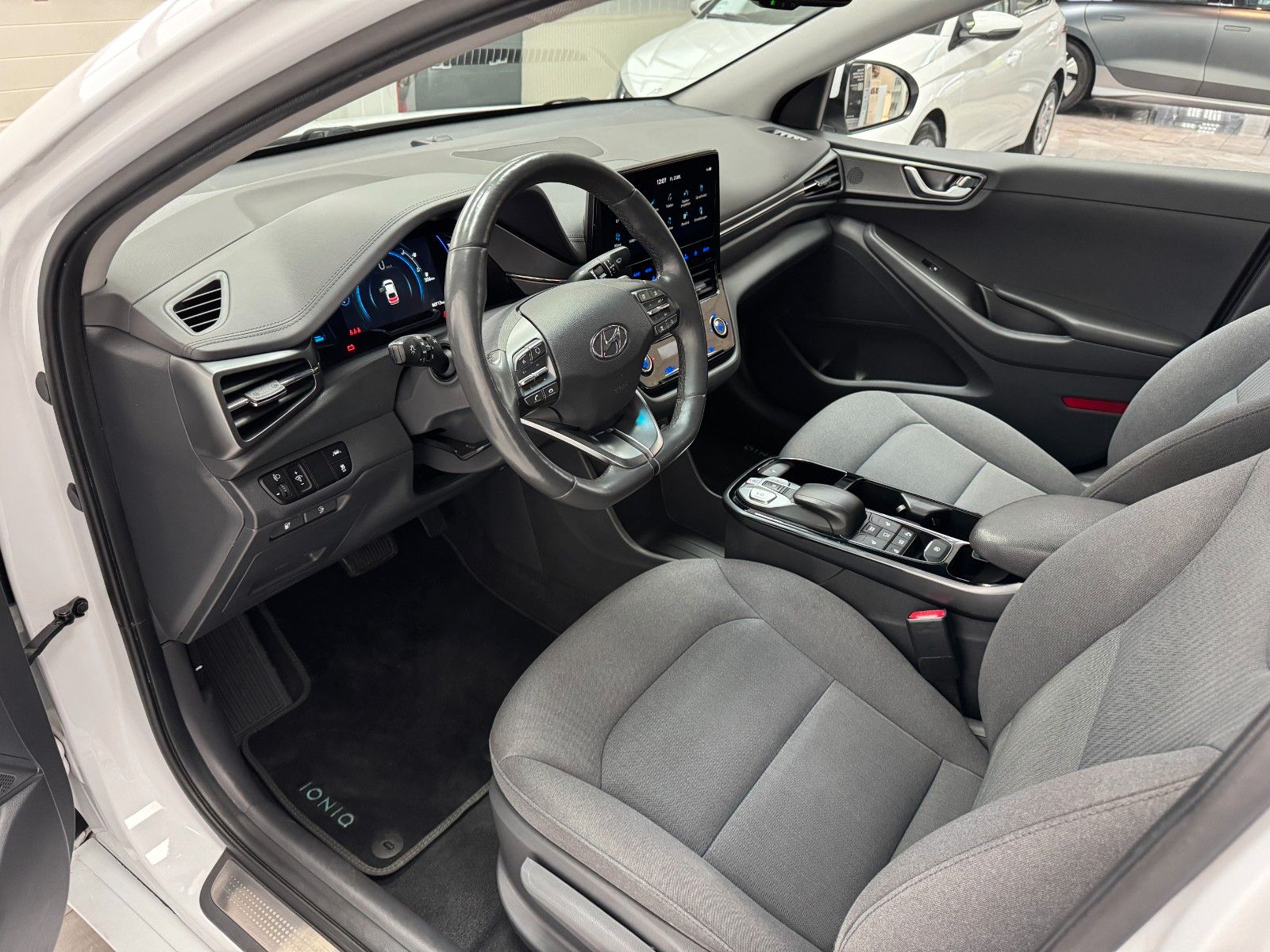 Hyundai IONIQ Style Elektro - Samsaru's Car Outlet