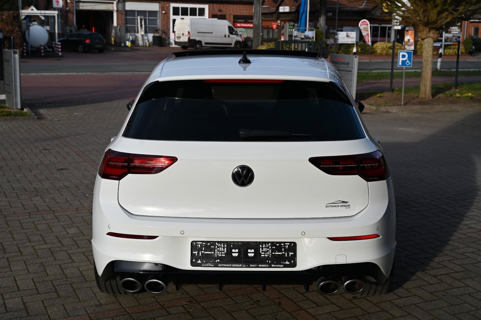 Volkswagen Golf VIII Lim. R 4Motion/ ACC / PANO / R-SPORT