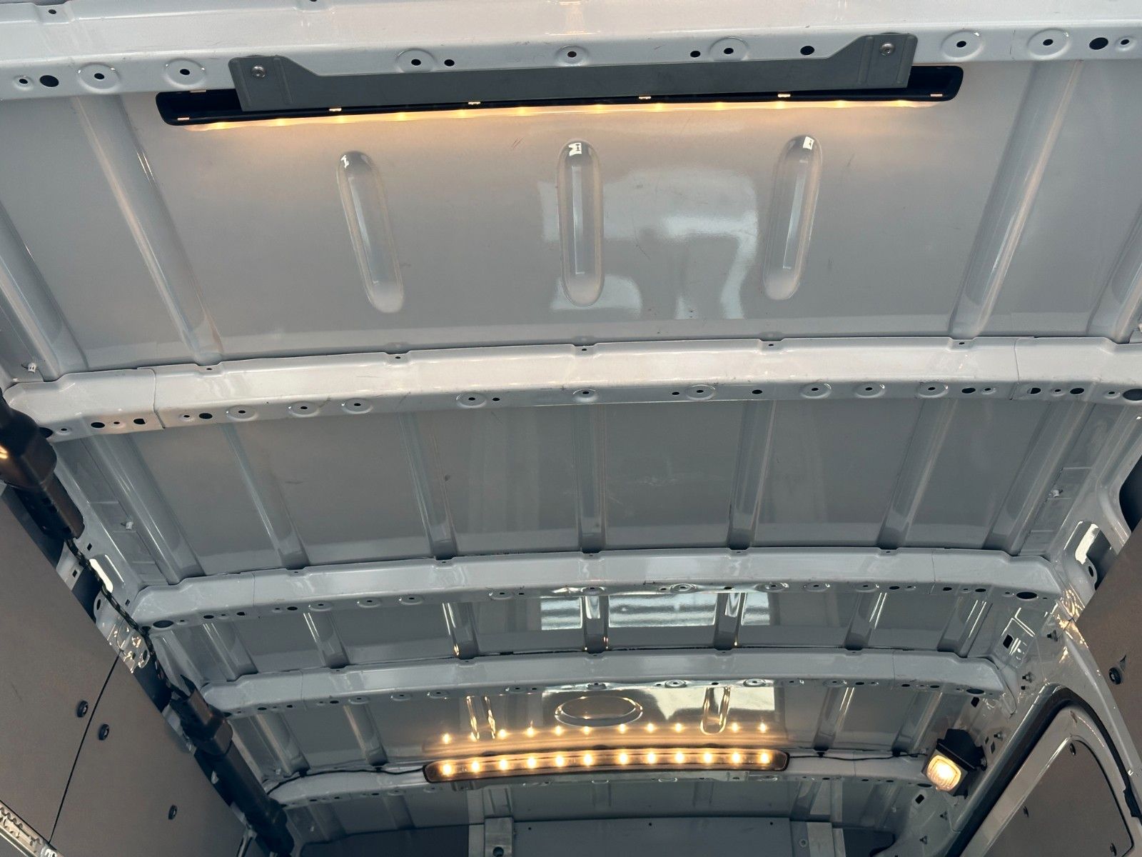 Mercedes-Benz eSprinter III - Samsaru's Car Outlet