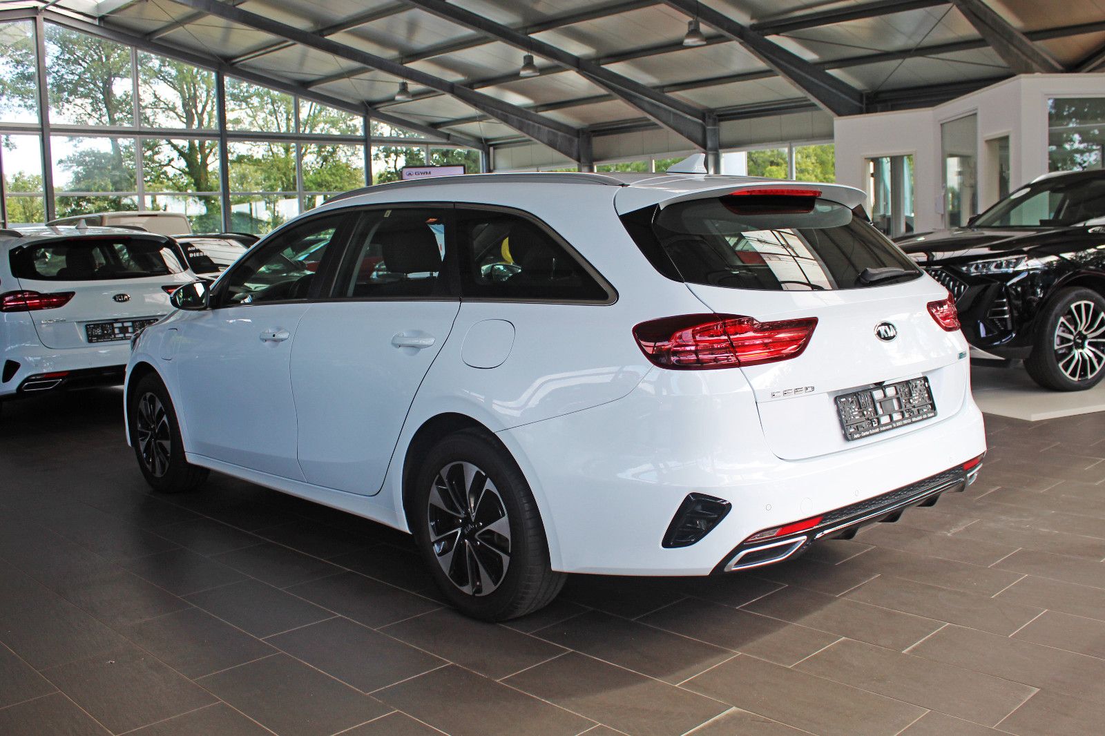 Kia Ceed Sportswagon Plug-in Hybrid Vision - Samsaru's Car Outlet