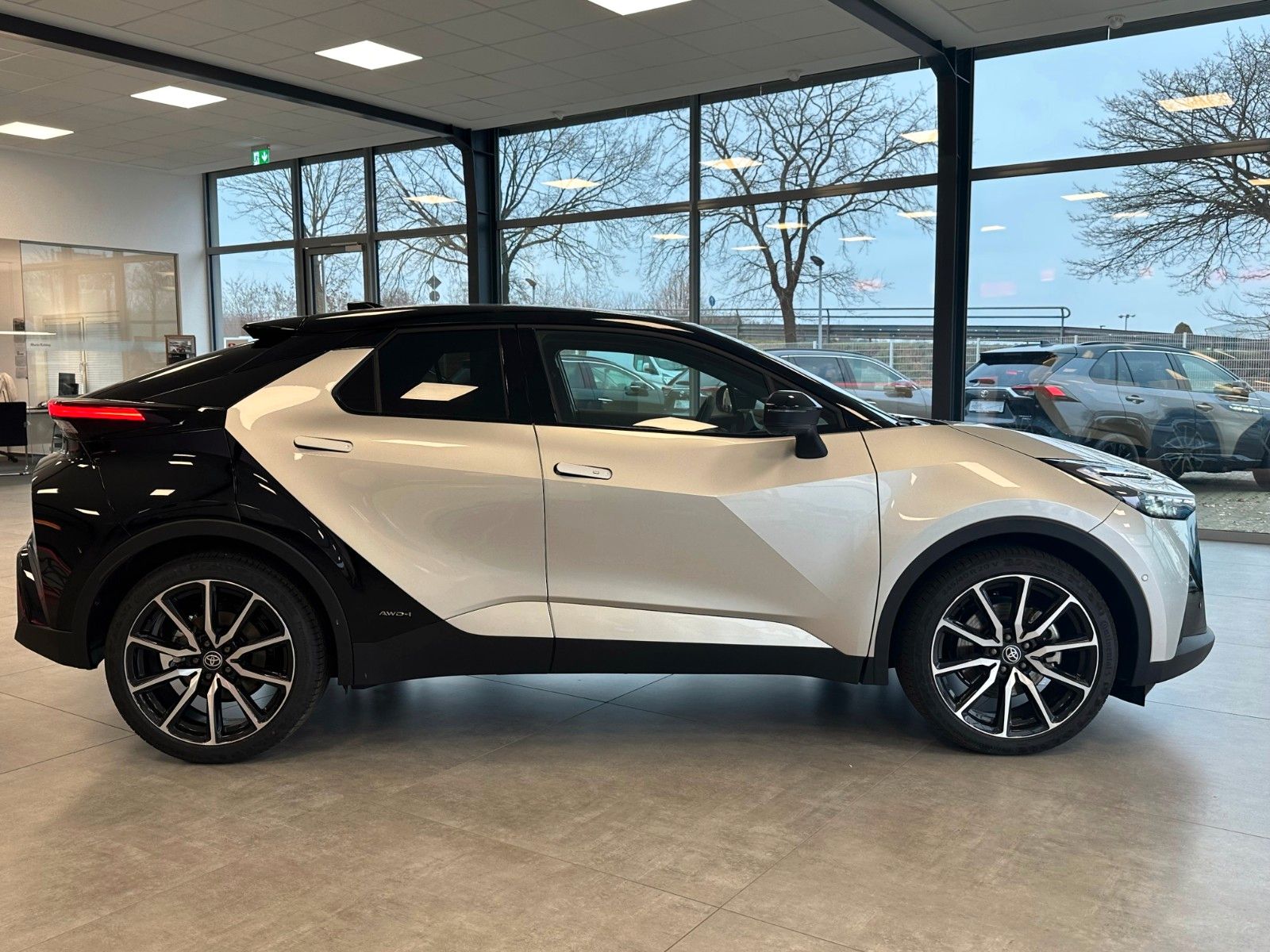 Toyota C-HR HYBRID 2.0 GR SPORT PREMIERE 4x4 SOFORT !