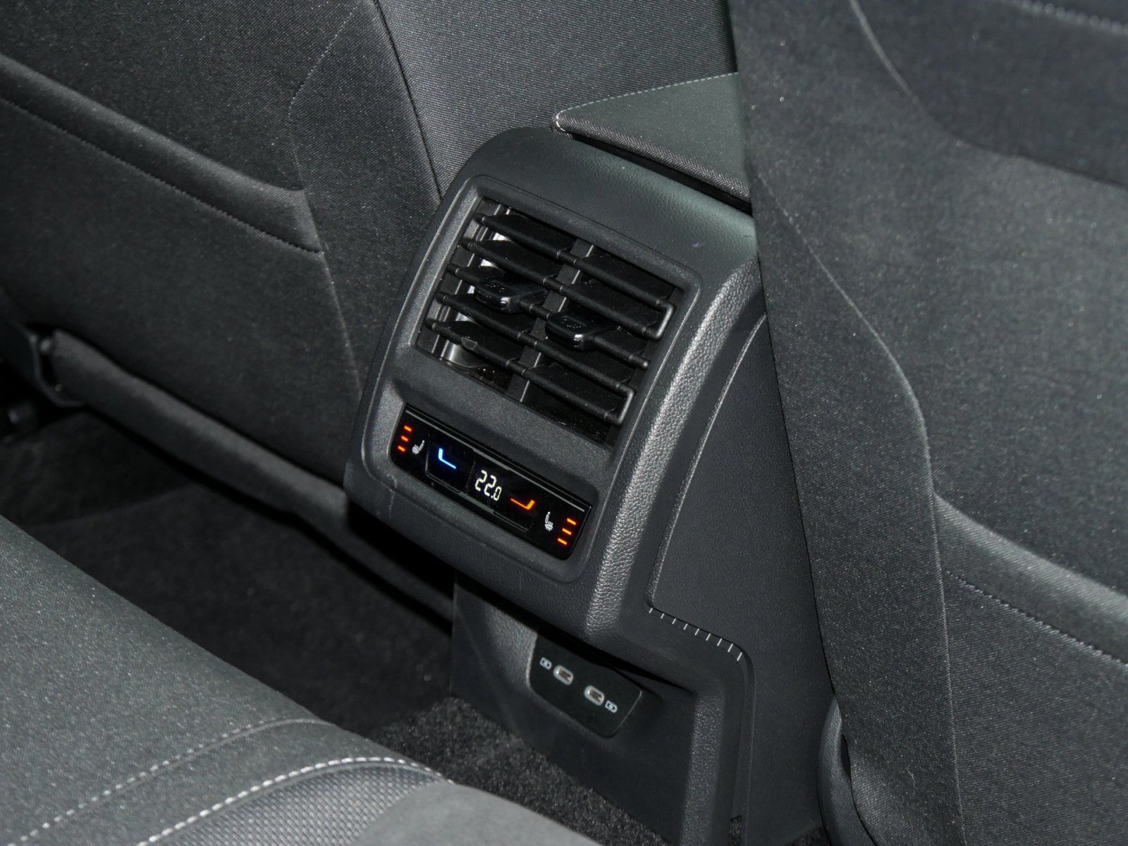 Volkswagen Golf Style 2.0 TDI DSG - Samsaru's Car Outlet
