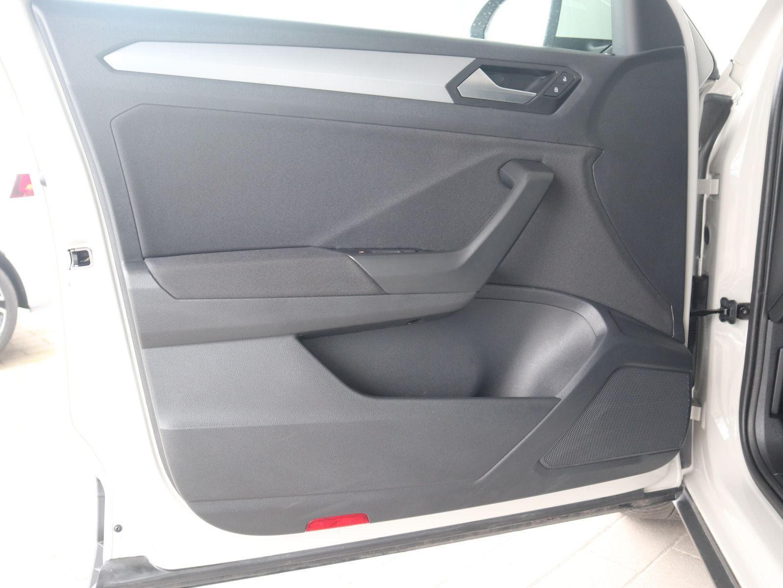 Volkswagen T-Roc 1.5 TSI DSG Life - Samsaru's Car Outlet