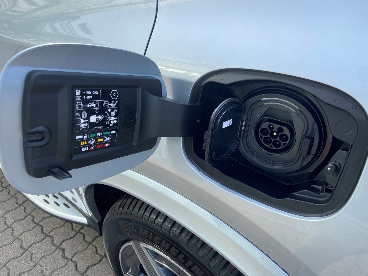 Mercedes-Benz GLC 300 e 4M AMG-Premium+AHK+Pano+Distronic+Keyl