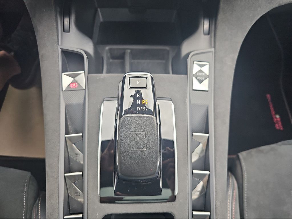 DS Automobiles DS 7 Crossback E-Tense 225 Performance Line +