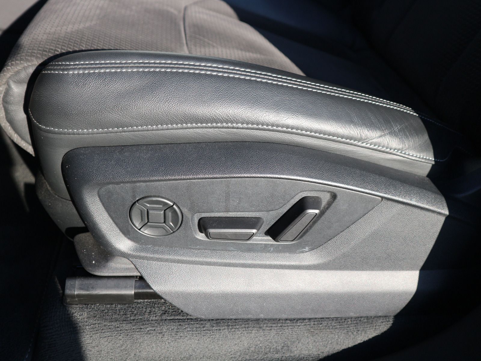 Audi Q7 S line 55 TFSI quattro 7-SITZER*AHK*PANO*STHZ