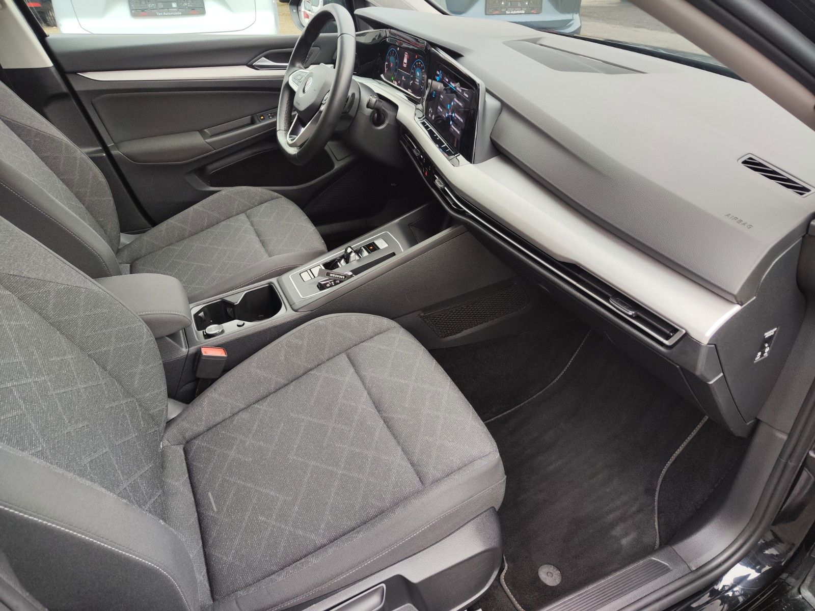 Volkswagen Golf VIII Variant Life eTSI DSG - Samsaru's Car Outlet