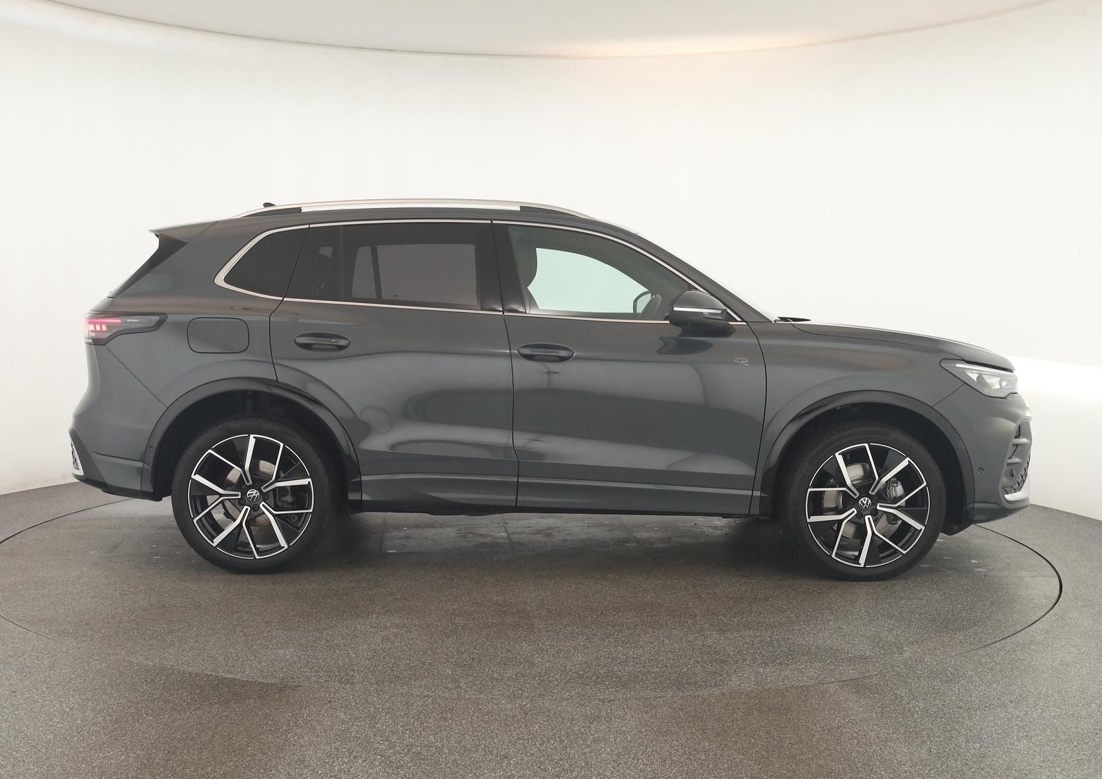Volkswagen Tiguan 2.0 TDI 4M DSG R-Line Leder Pano Navi 360