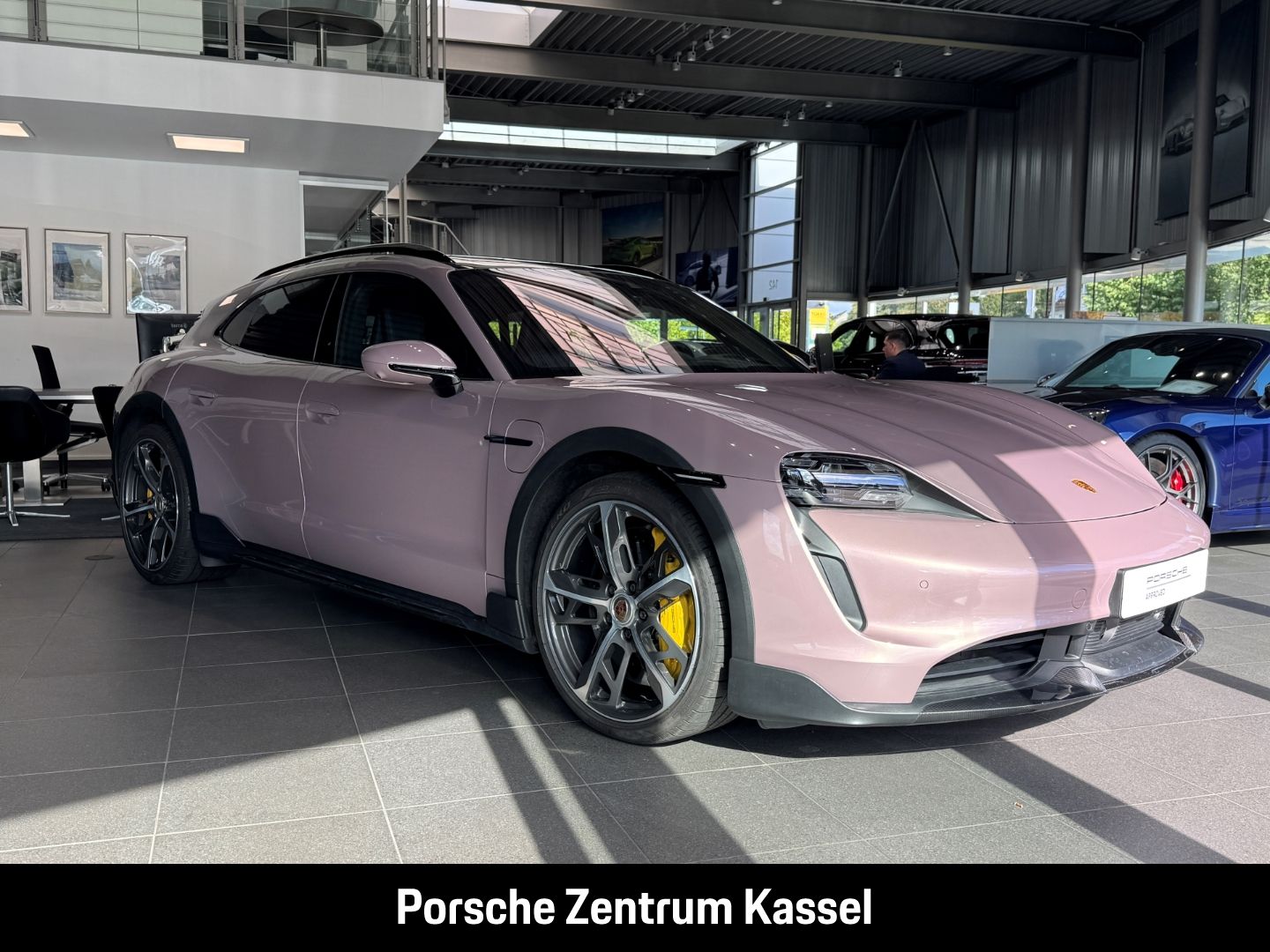 Porsche Taycan Turbo S Cross Turismo