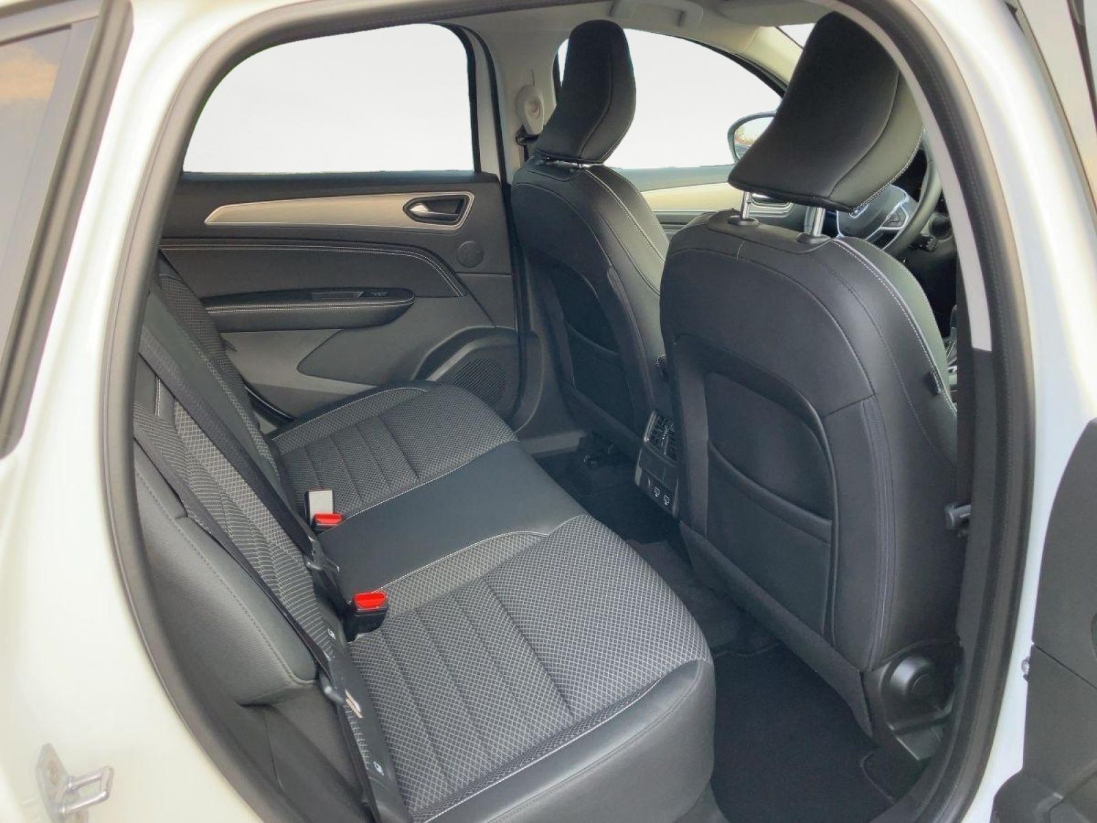Renault Arkana TECHNO 1.3 TCe 140 PS EDC - Samsaru's Car Outlet