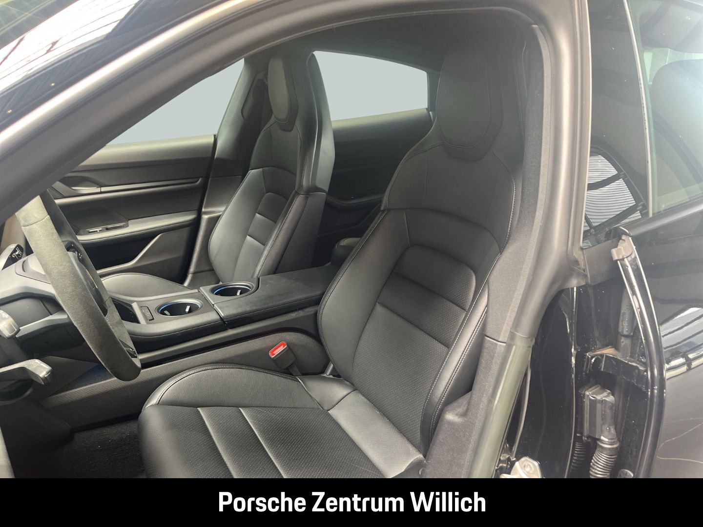 Porsche Taycan Lenkradheizung Lederausstattungen LED