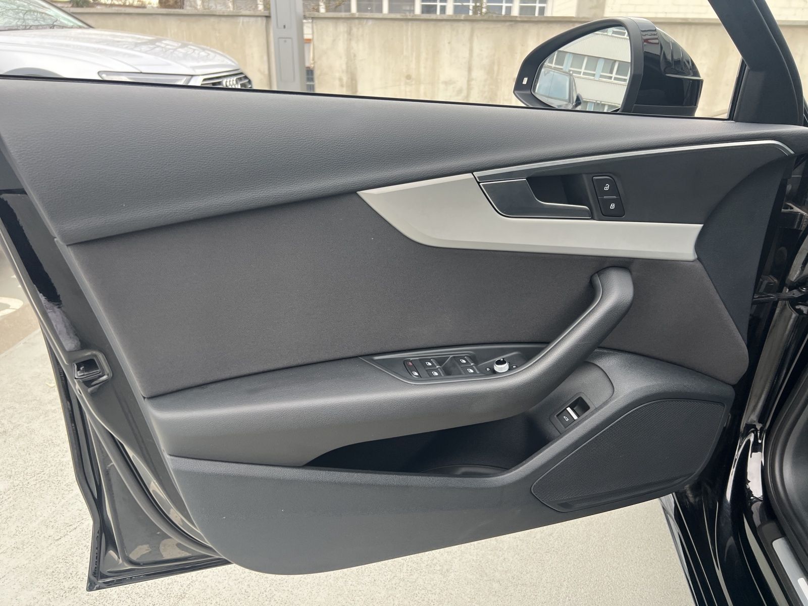 Audi A4 Avant 35 TFSI VIRTUAL COCKPIT PLUS - Samsaru's Car Outlet