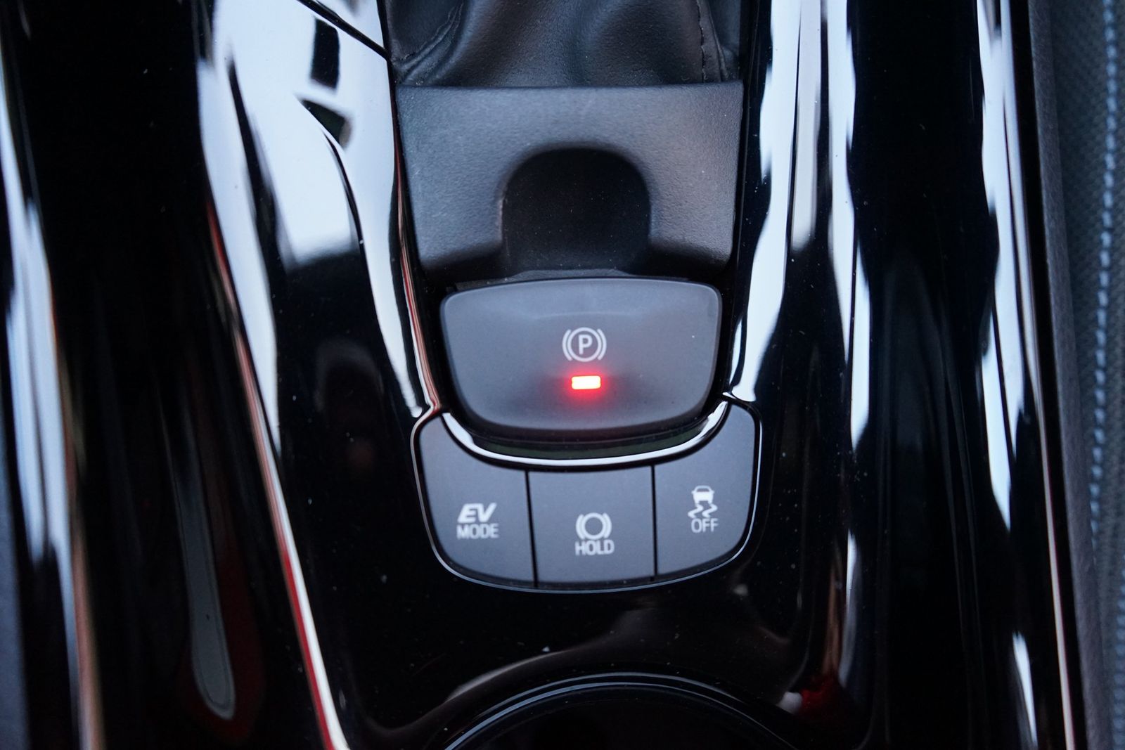 Toyota C-HR 2.0 Hybrid Team - Samsaru's Car Outlet