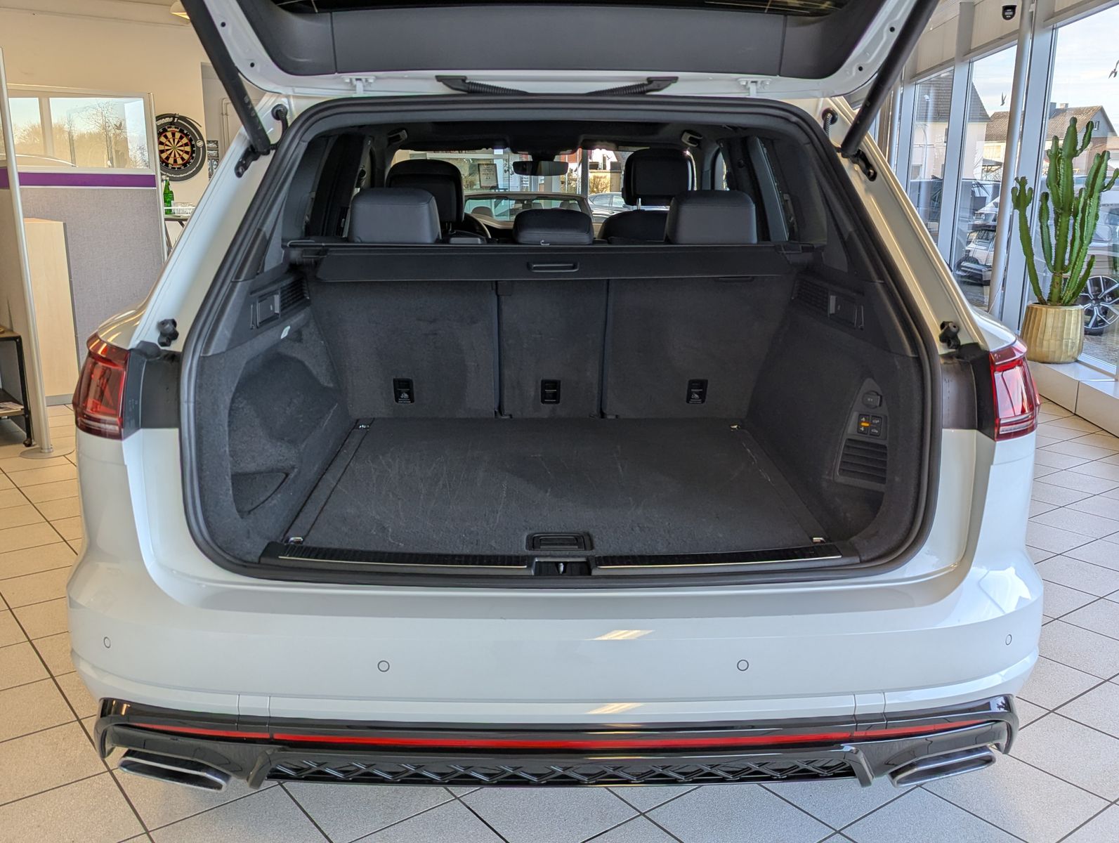 Volkswagen Touareg 3.0TDI 4M R-Line VOLL Black 22" UPE 114T