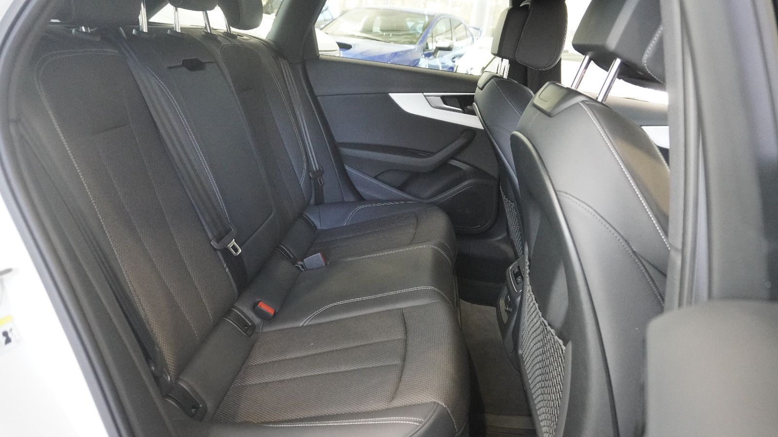 Audi A4 Avant 40 TFSI quatt S line - Samsaru's Car Outlet