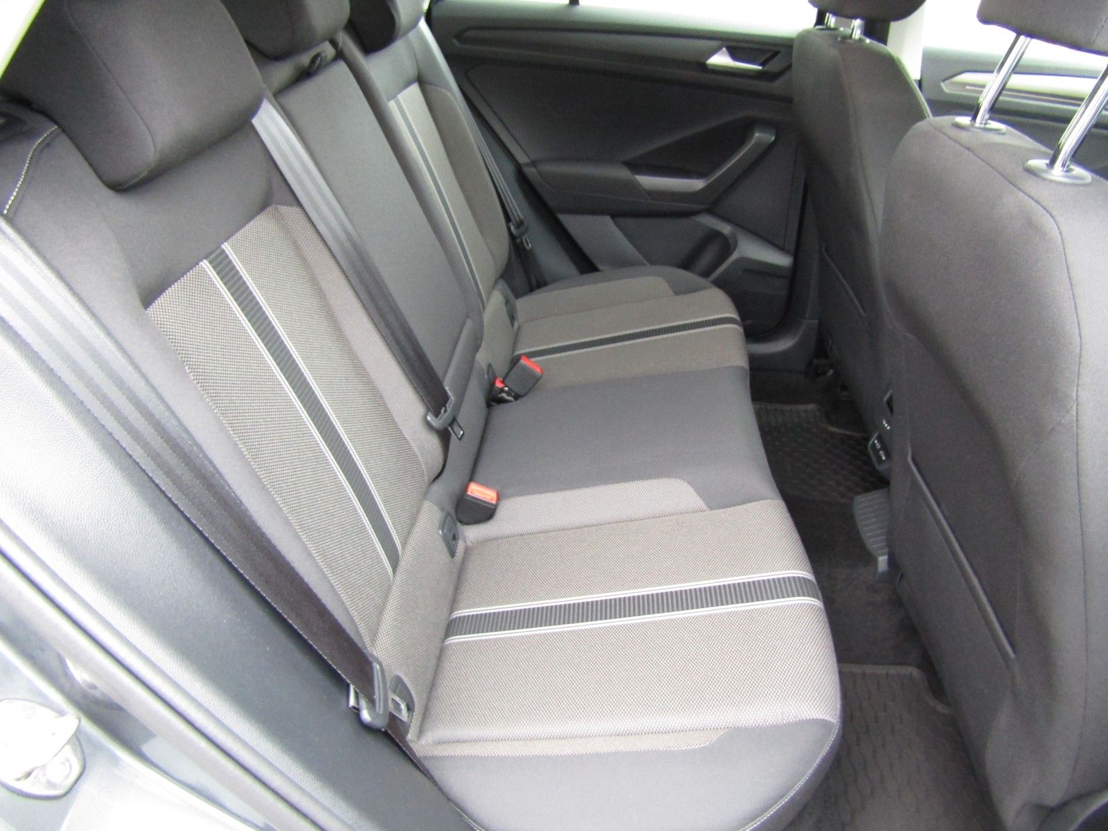 Volkswagen T-Roc 1.5 TSI Style - Samsaru's Car Outlet