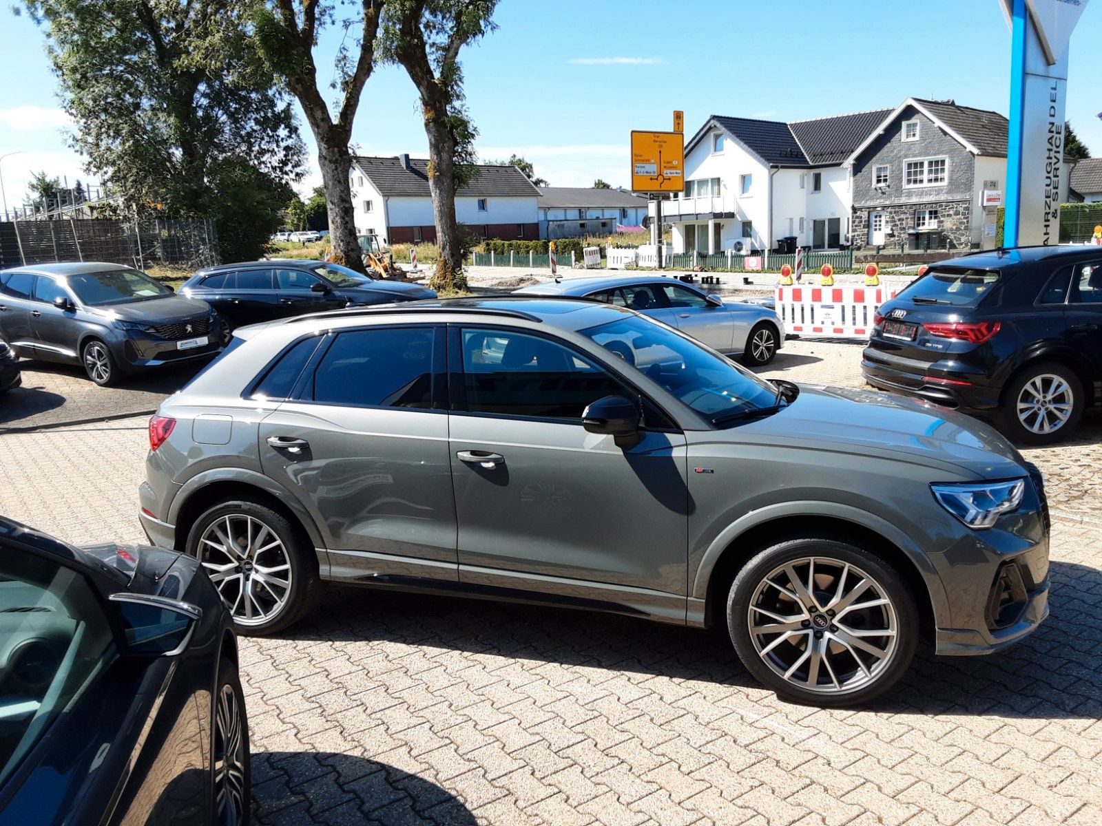 Audi Q3 45 TFSI quattro S line - Samsaru's Car Outlet