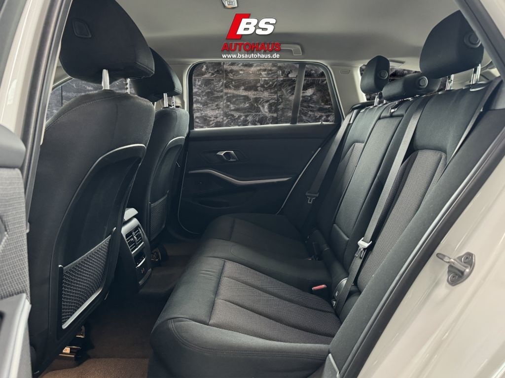 BMW 320i Touring Aut. - Samsaru's Car Outlet