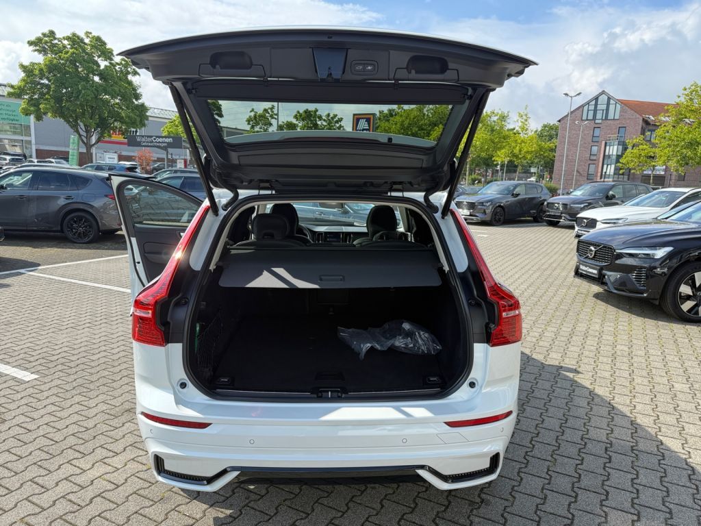 Volvo XC60 T8 AWD Recharge Plus Dark - Samsaru's Car Outlet