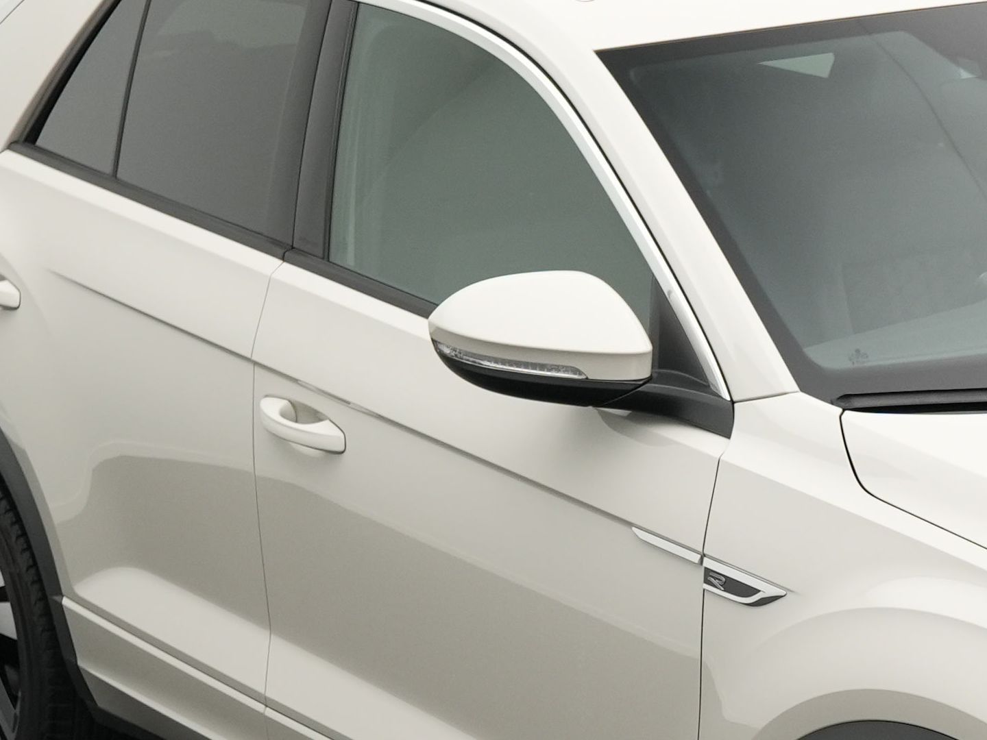 Volkswagen T-Roc R-Line 1.5 TSI DSG - Samsaru's Car Outlet