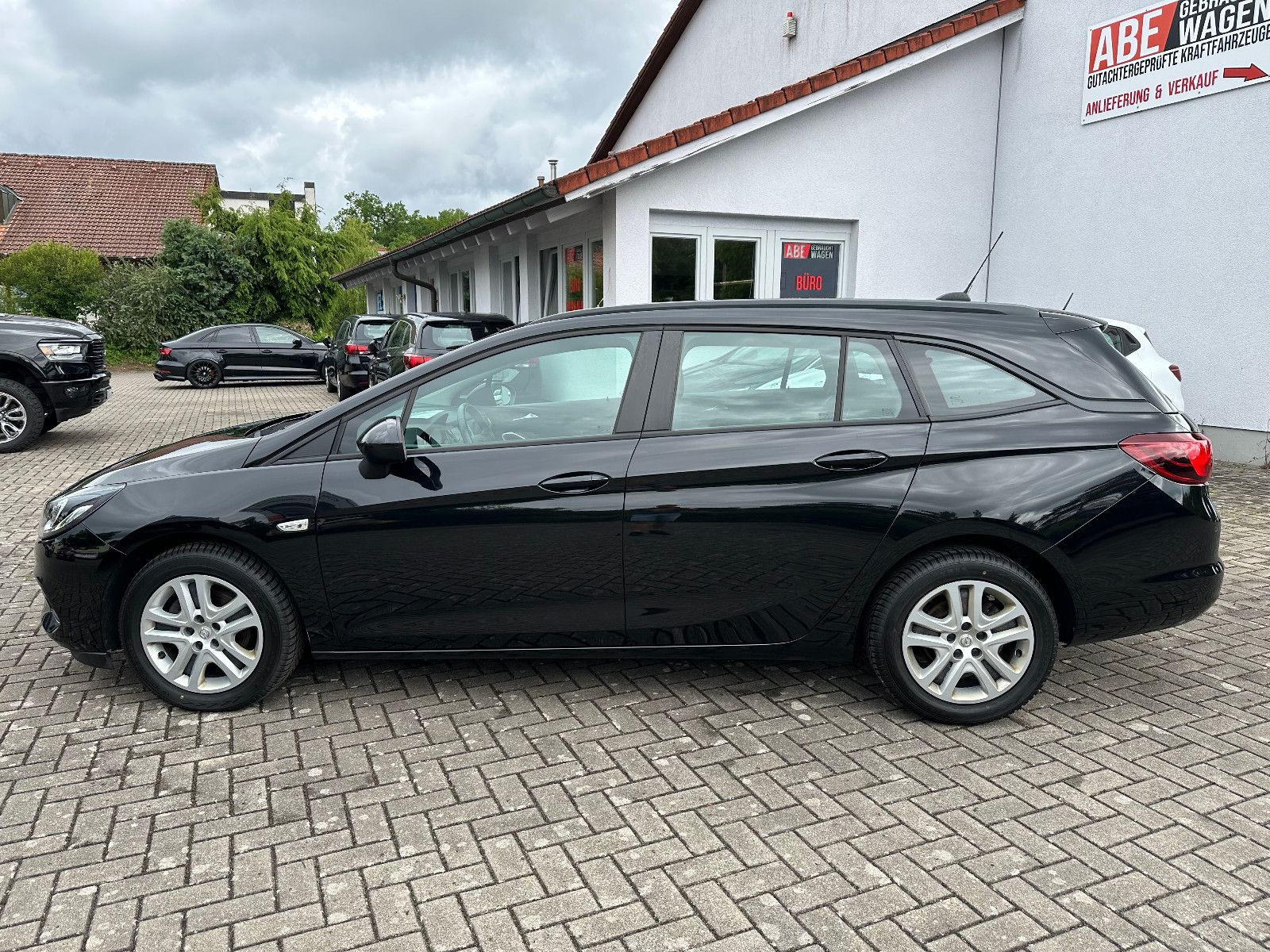 Opel Astra K 1.4 Turbo Sports Tourer Edition - Samsaru's Car Outlet