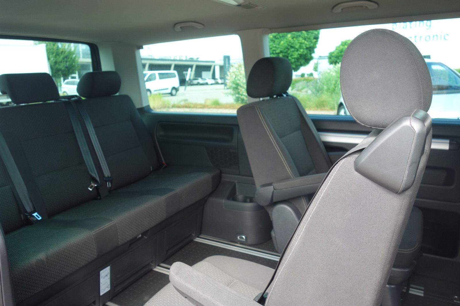 Volkswagen T6 Multivan - Samsaru's Car Outlet