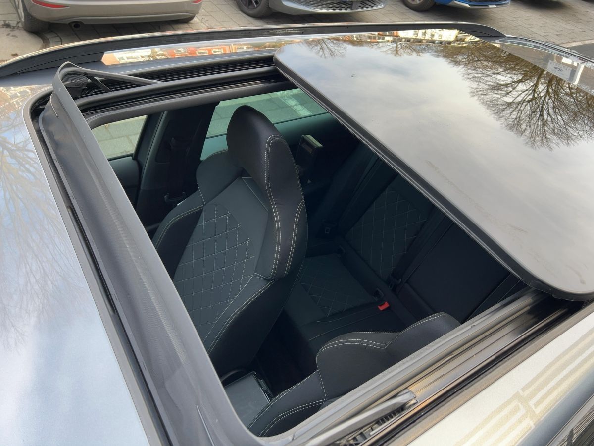 Skoda Karoq Sportline 2.0TDI DSG Standheizung Panorama