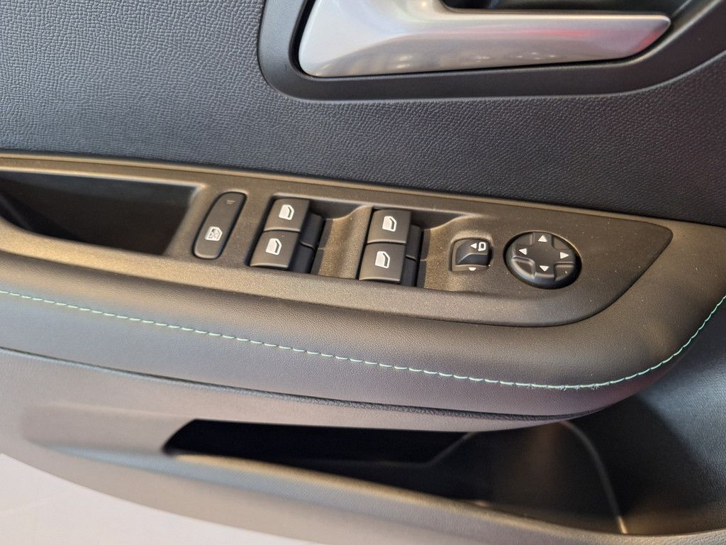 Peugeot e-208 Allure - Samsaru's Car Outlet