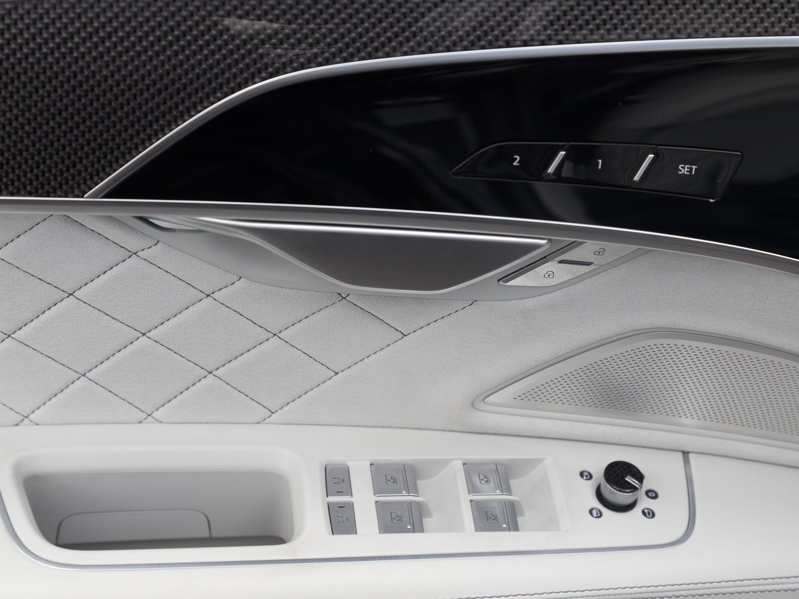 Audi A8 lang 60 TFSIe Q 2x S LINE - Samsaru's Car Outlet