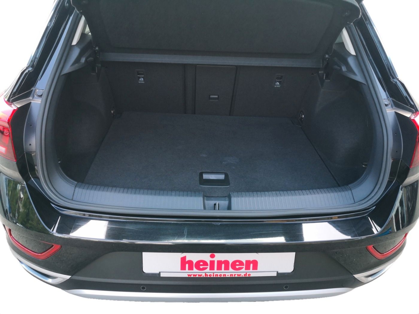 Volkswagen T-Roc 1.5 TSI Style DSG - Samsaru's Car Outlet