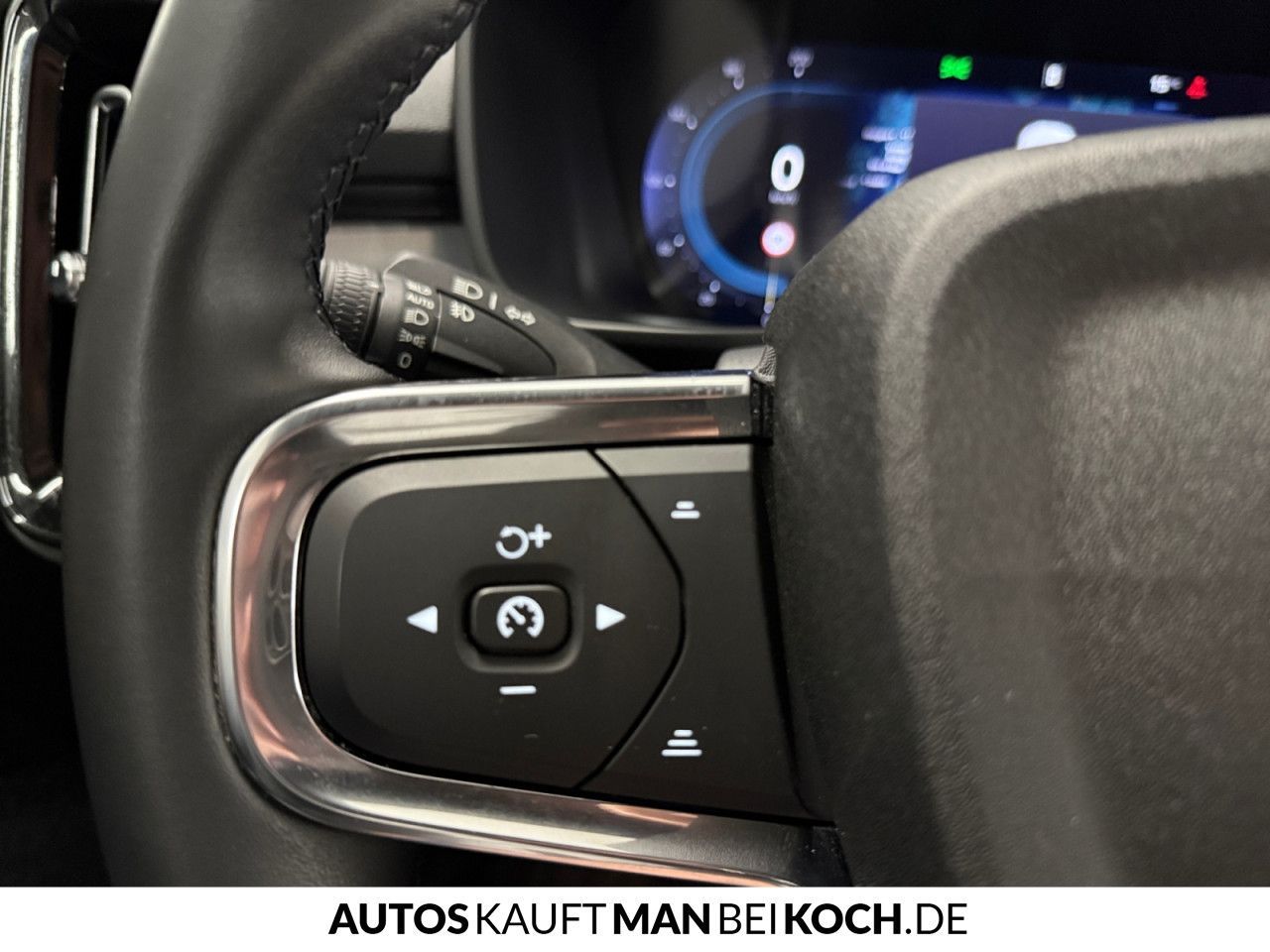 Volvo XC40 B3 DKG Core AHK LED SHZ/LHZ NAVI PDC/CAM!