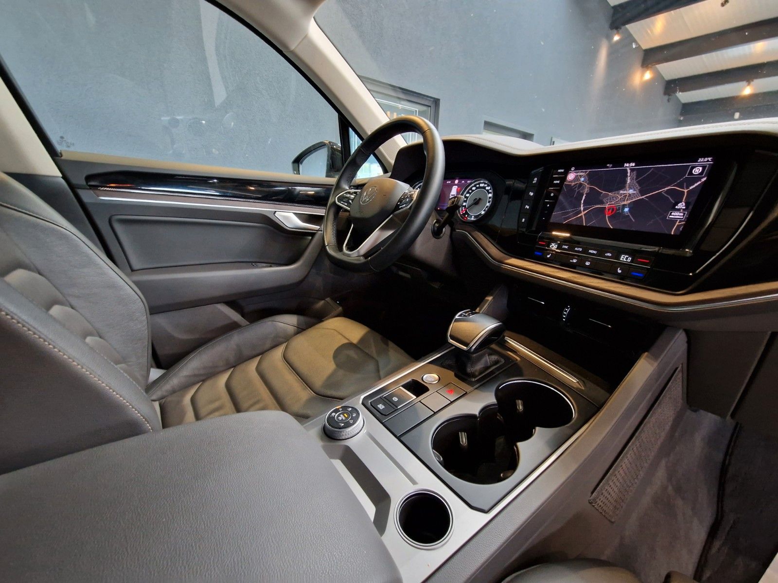 Volkswagen Touareg 3.0TDI Atmosphere 4Motion - Samsaru's Car Outlet