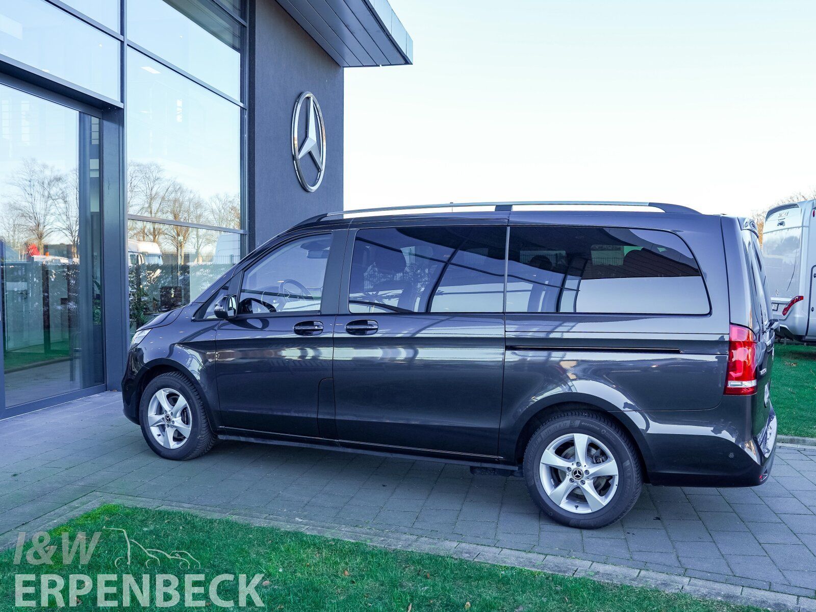 Mercedes-Benz V 300 d EDITION Lang - Samsaru's Car Outlet