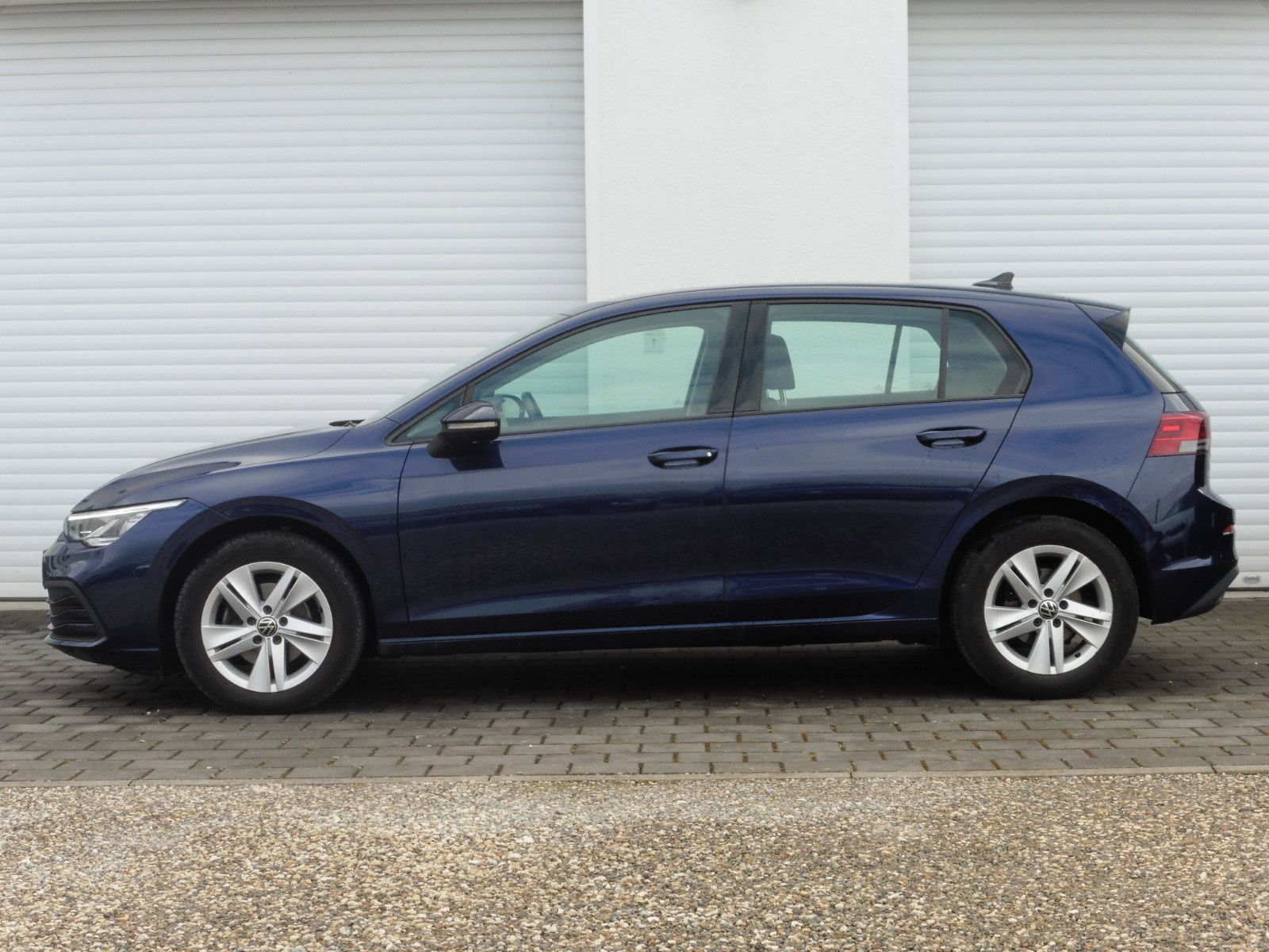Volkswagen Golf 2.0 TDI LIFE - Samsaru's Car Outlet