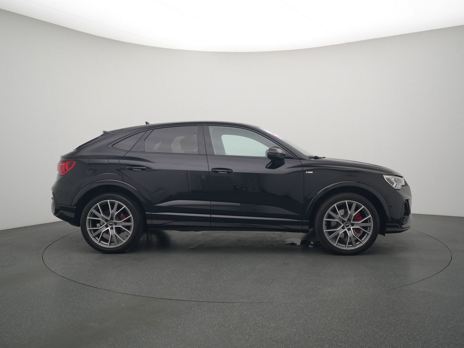 Audi Q3 Sportback 45 quattro S line - Samsaru's Car Outlet