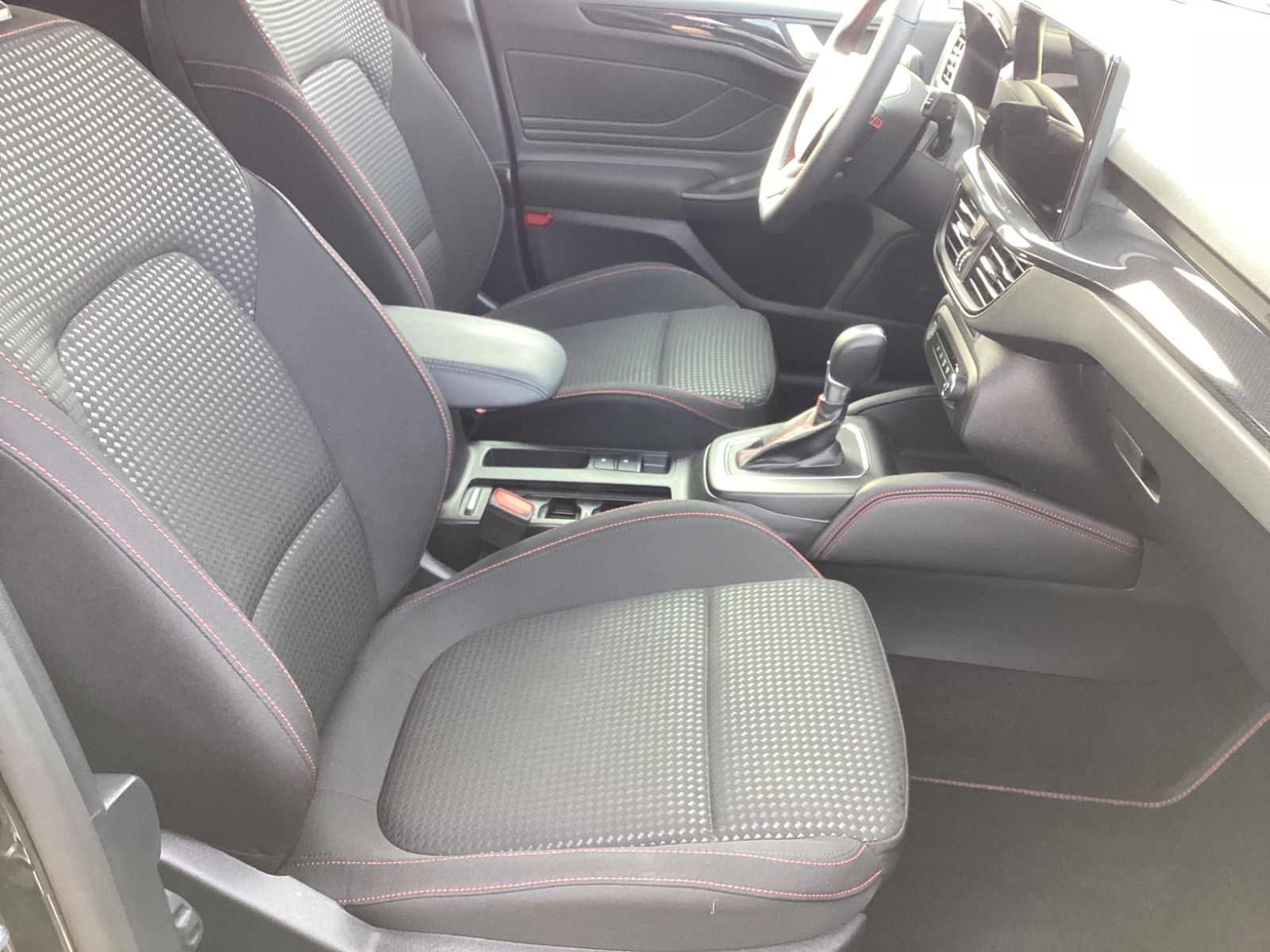 Ford Focus Turnier ST-Line X, AHK, GJR, RFK, LED