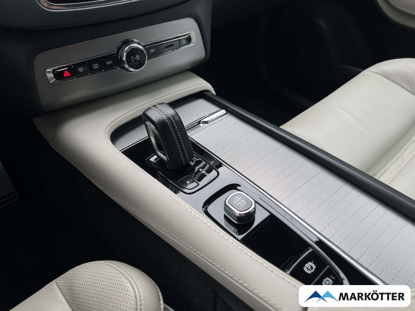 Volvo XC90 T8 AWD Recharge R-Design Edition 22''/AHK/P