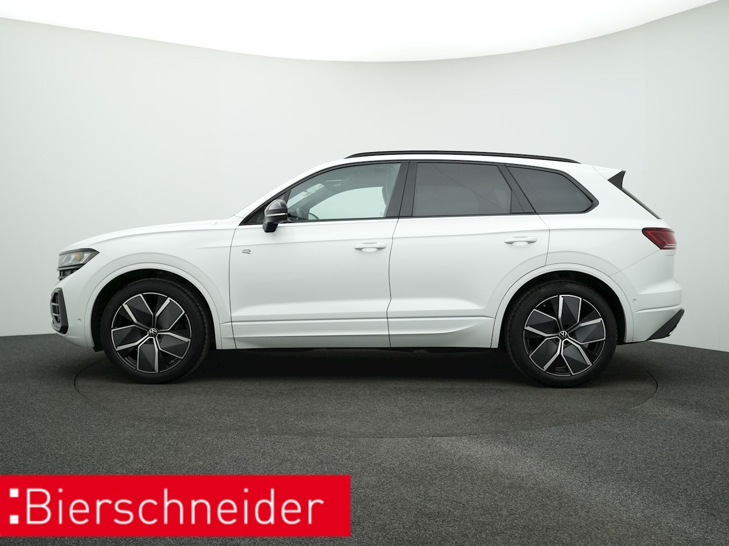 Volkswagen Touareg 3.0 TDI R-Line - Samsaru's Car Outlet