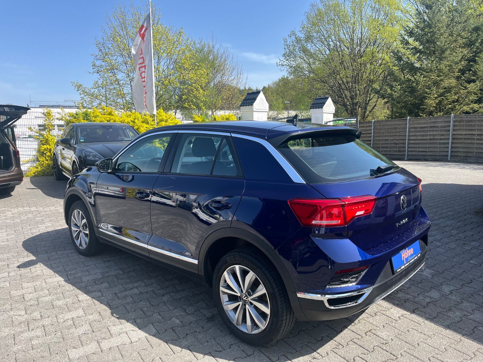 Volkswagen T-Roc 1.5 TSI Style - Samsaru's Car Outlet