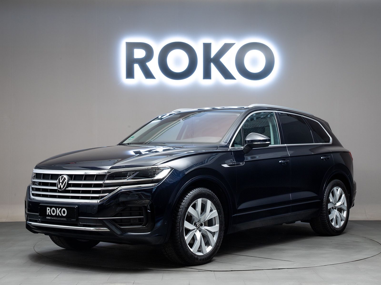 Volkswagen Touareg R-Line - Samsaru's Car Outlet