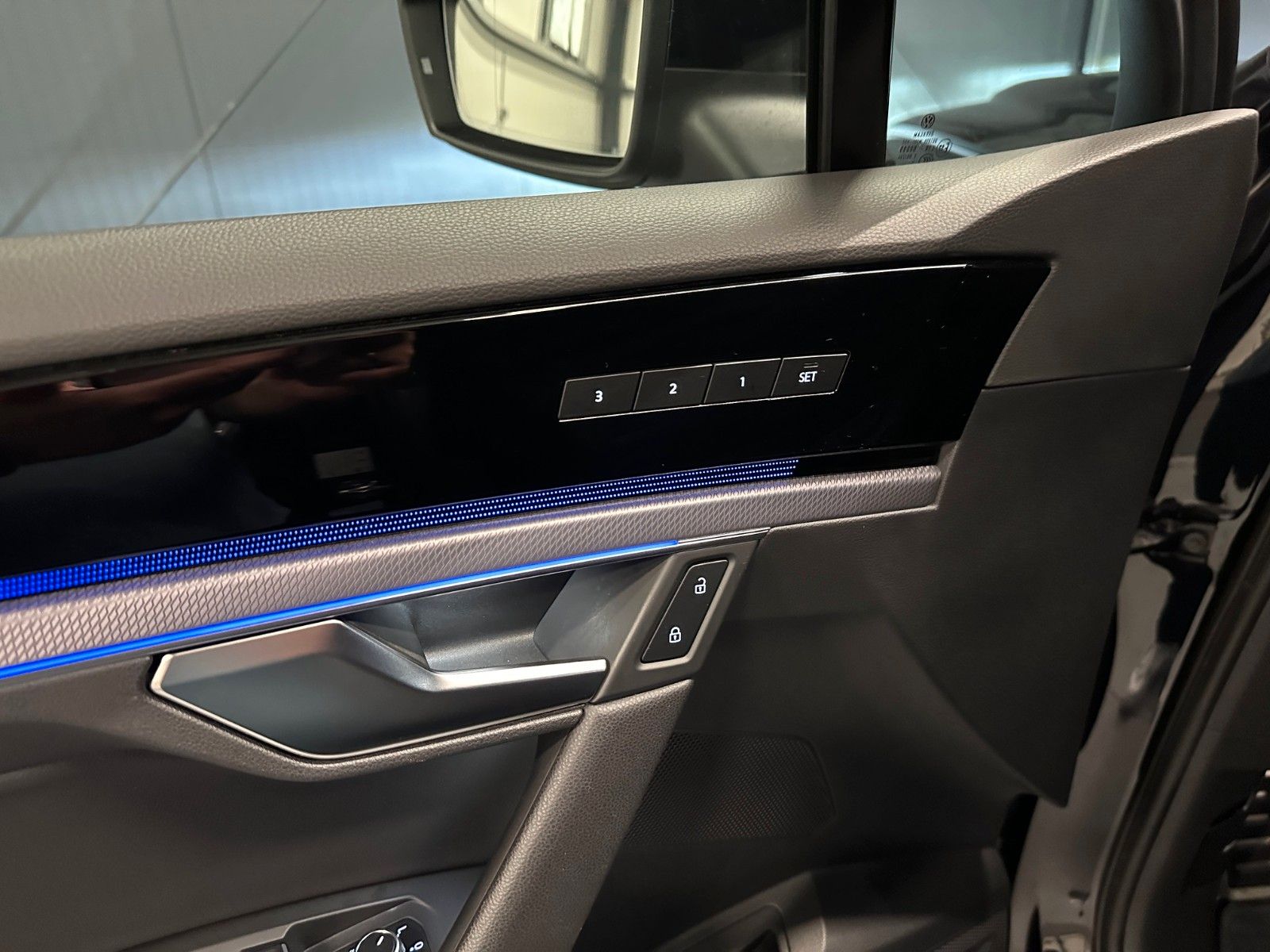 Volkswagen Touareg R-Line - Samsaru's Car Outlet