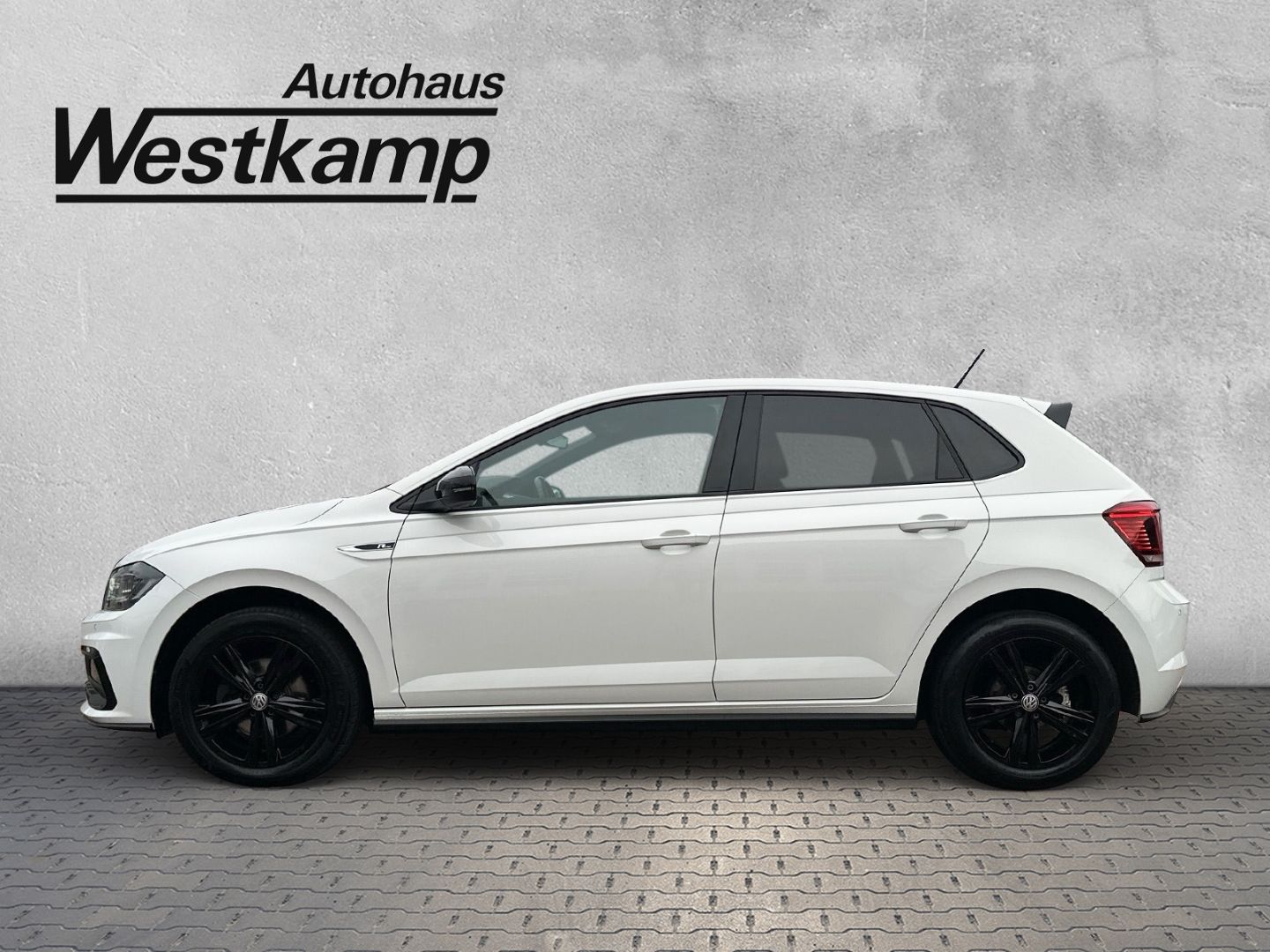 Volkswagen Polo Highline 1.0 TSI DSG R-Line Black - Samsaru's Car Outlet
